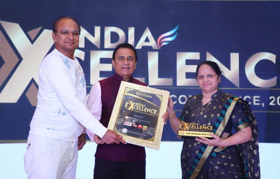 Receiving Excellence Award From Sunil Gawaskar